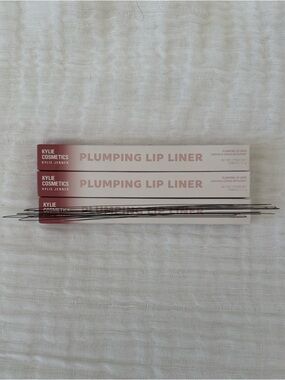Kylie Cosmetics Plumping Lip Liner (x2)